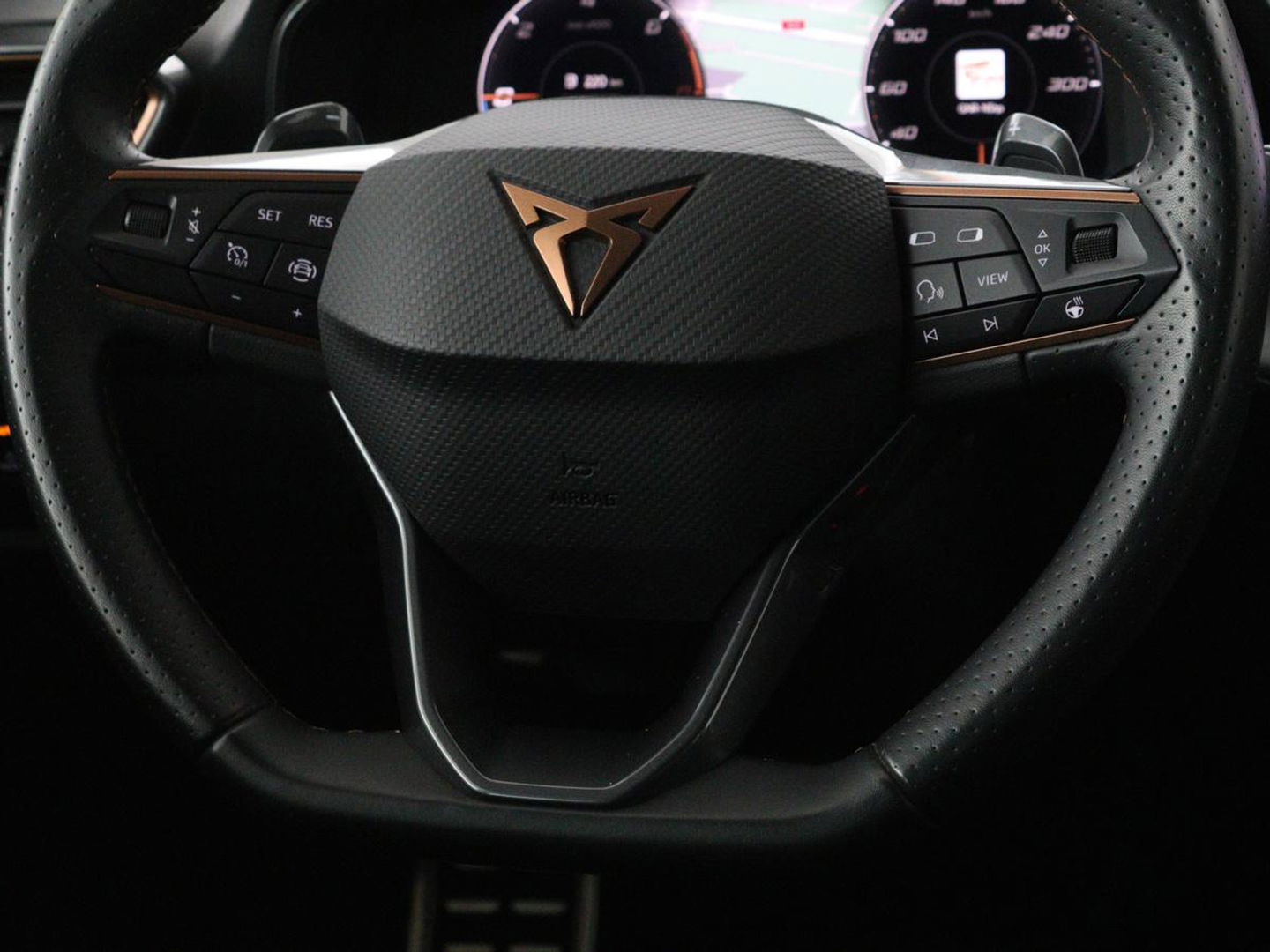CUPRA Leon 1.4 e-Hybrid | Carplay | Stuurverwarming | Navigatie | Sfeerverlichting | Full LED | Keyless | Sportstoelen | Parkeerhulp | PHEV