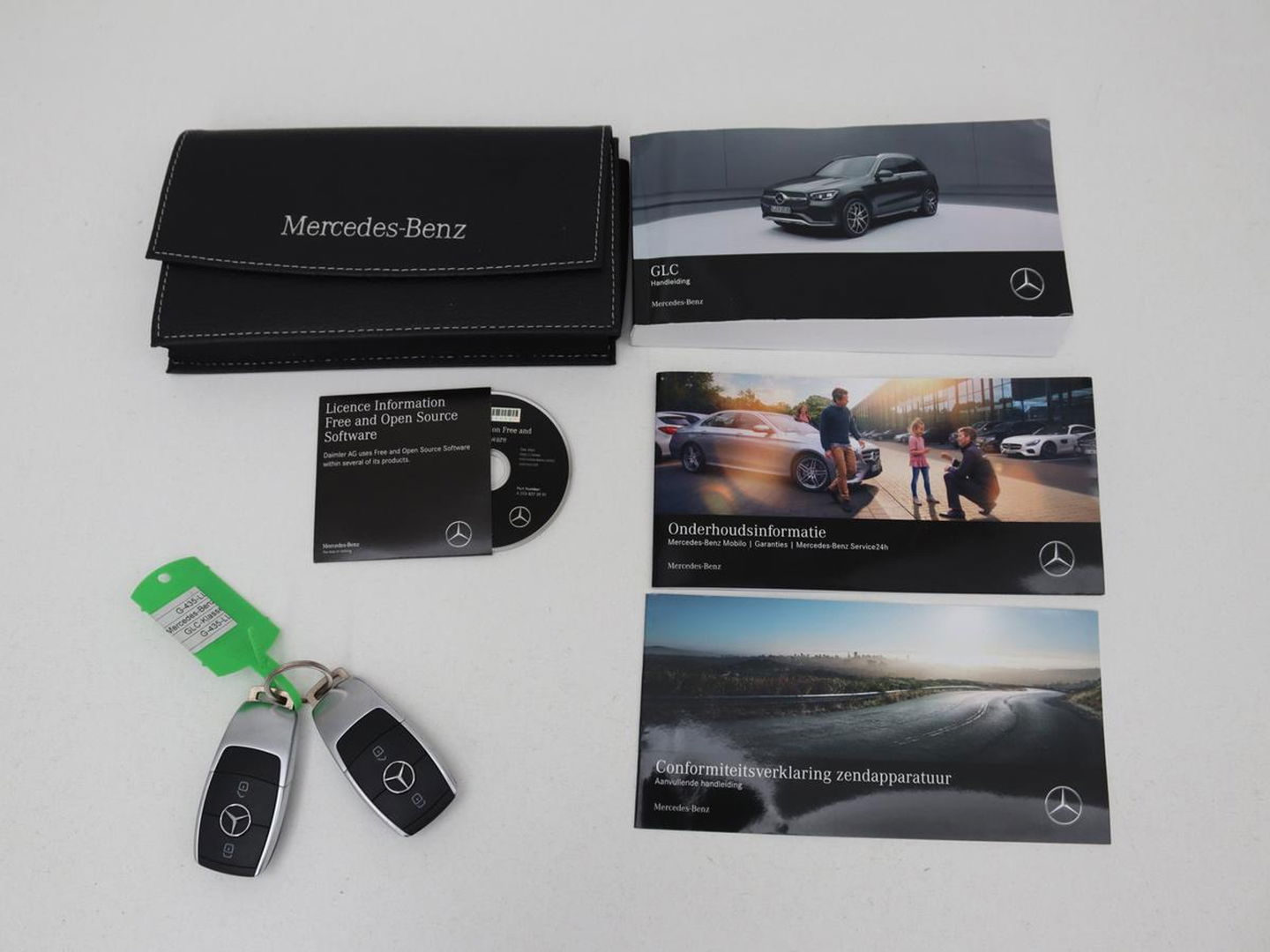 Mercedes-Benz GLC 200 Business Solution Limited | Panoramadak | Leder | Stoelverwarming | Adaptive cruise | Trekhaak | Camera | Carplay