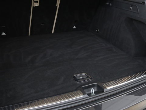 Mercedes-Benz GLC 200 Business Solution Limited | Panoramadak | Leder | Stoelverwarming | Adaptive cruise | Trekhaak | Camera | Carplay