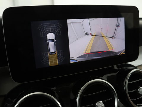 Mercedes-Benz GLC 200 Business Solution Limited | Panoramadak | Leder | Stoelverwarming | Adaptive cruise | Trekhaak | Camera | Carplay