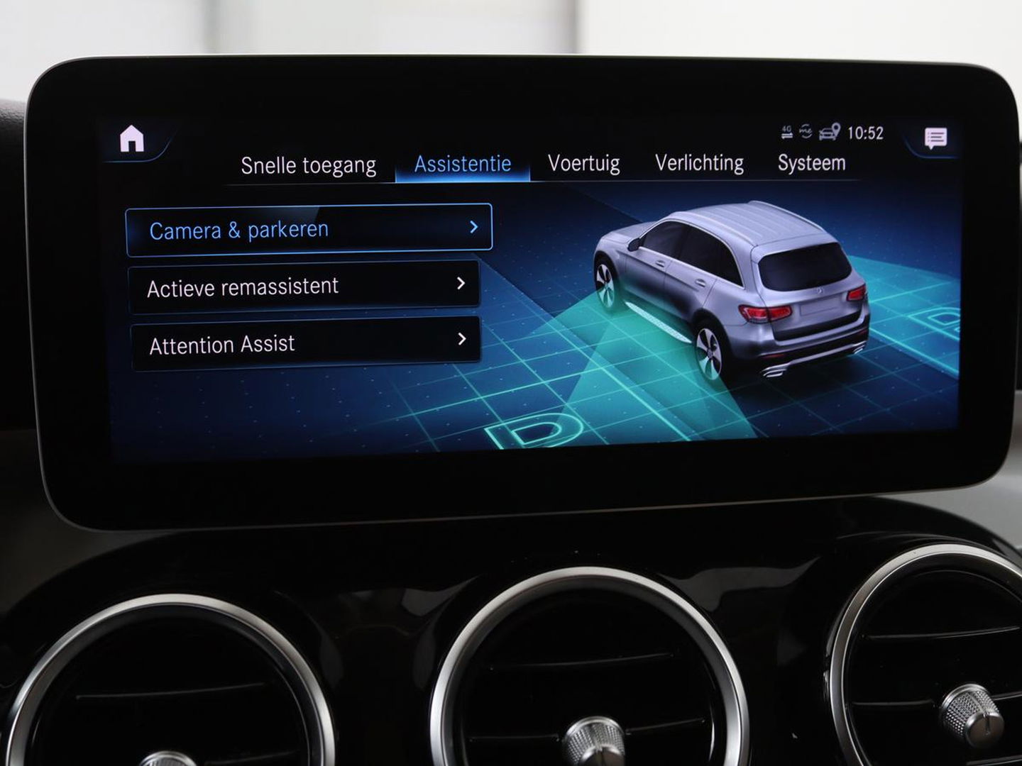 Mercedes-Benz GLC 200 Business Solution Limited | Panoramadak | Leder | Stoelverwarming | Adaptive cruise | Trekhaak | Camera | Carplay