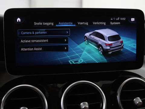 Mercedes-Benz GLC 200 Business Solution Limited | Panoramadak | Leder | Stoelverwarming | Adaptive cruise | Trekhaak | Camera | Carplay