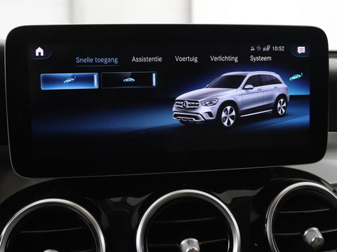 Mercedes-Benz GLC 200 Business Solution Limited | Panoramadak | Leder | Stoelverwarming | Adaptive cruise | Trekhaak | Camera | Carplay