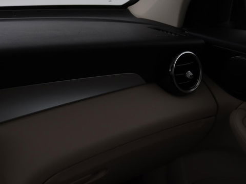 Mercedes-Benz GLC 200 Business Solution Limited | Panoramadak | Leder | Stoelverwarming | Adaptive cruise | Trekhaak | Camera | Carplay