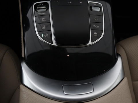 Mercedes-Benz GLC 200 Business Solution Limited | Panoramadak | Leder | Stoelverwarming | Adaptive cruise | Trekhaak | Camera | Carplay
