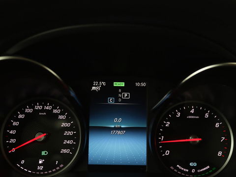Mercedes-Benz GLC 200 Business Solution Limited | Panoramadak | Leder | Stoelverwarming | Adaptive cruise | Trekhaak | Camera | Carplay