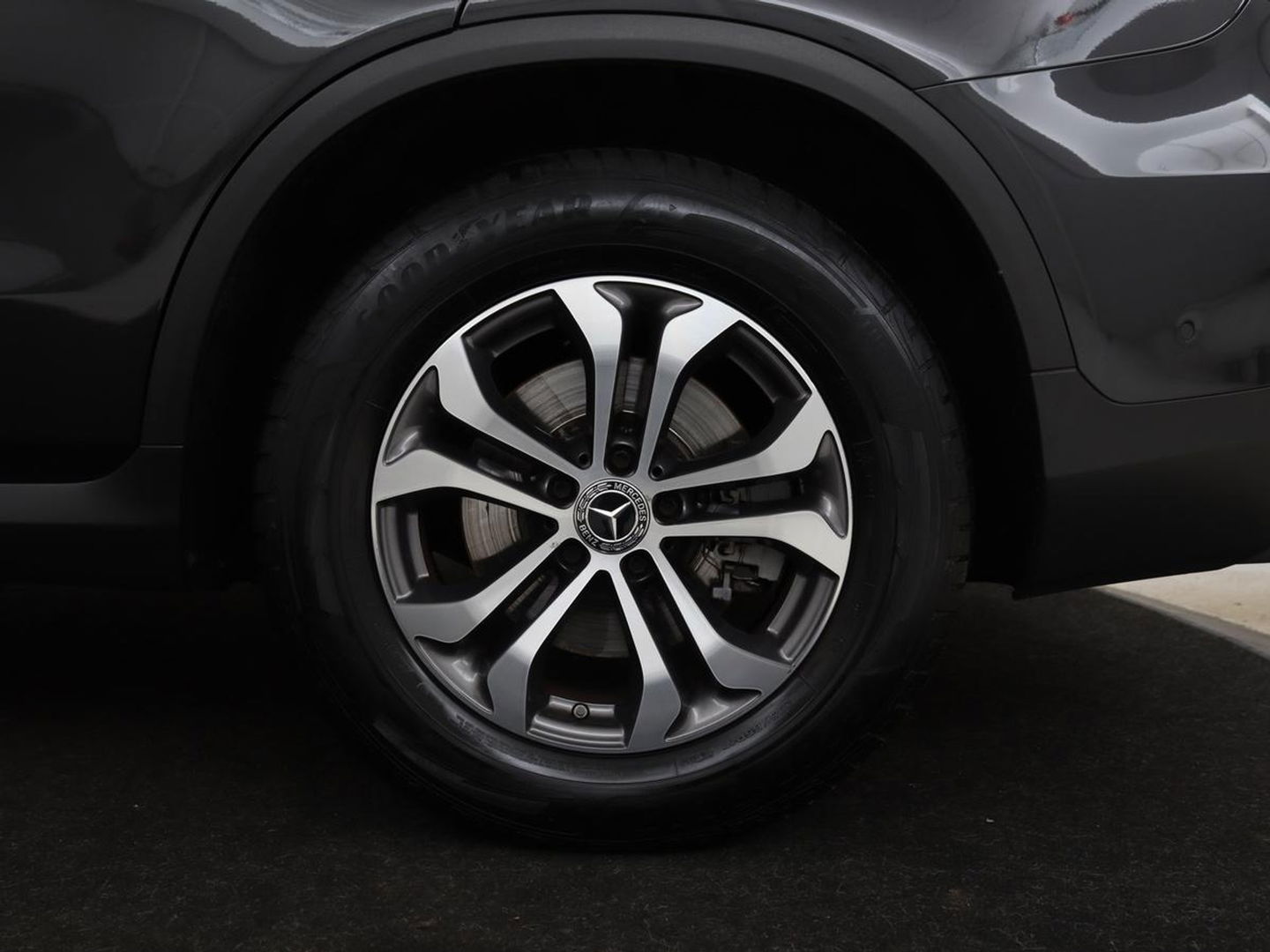 Mercedes-Benz GLC 200 Business Solution Limited | Panoramadak | Leder | Stoelverwarming | Adaptive cruise | Trekhaak | Camera | Carplay