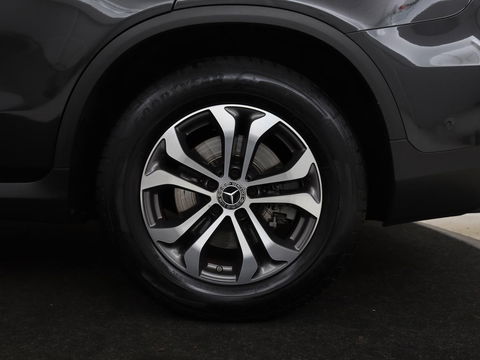 Mercedes-Benz GLC 200 Business Solution Limited | Panoramadak | Leder | Stoelverwarming | Adaptive cruise | Trekhaak | Camera | Carplay