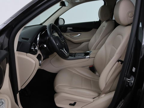 Mercedes-Benz GLC 200 Business Solution Limited | Panoramadak | Leder | Stoelverwarming | Adaptive cruise | Trekhaak | Camera | Carplay
