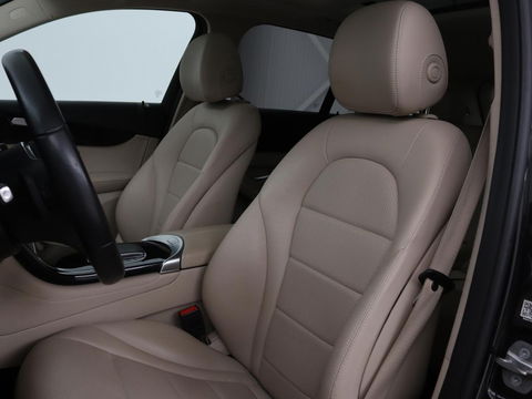 Mercedes-Benz GLC 200 Business Solution Limited | Panoramadak | Leder | Stoelverwarming | Adaptive cruise | Trekhaak | Camera | Carplay