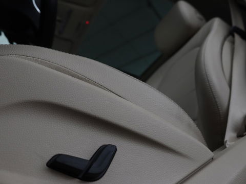 Mercedes-Benz GLC 200 Business Solution Limited | Panoramadak | Leder | Stoelverwarming | Adaptive cruise | Trekhaak | Camera | Carplay