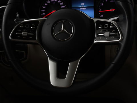 Mercedes-Benz GLC 200 Business Solution Limited | Panoramadak | Leder | Stoelverwarming | Adaptive cruise | Trekhaak | Camera | Carplay