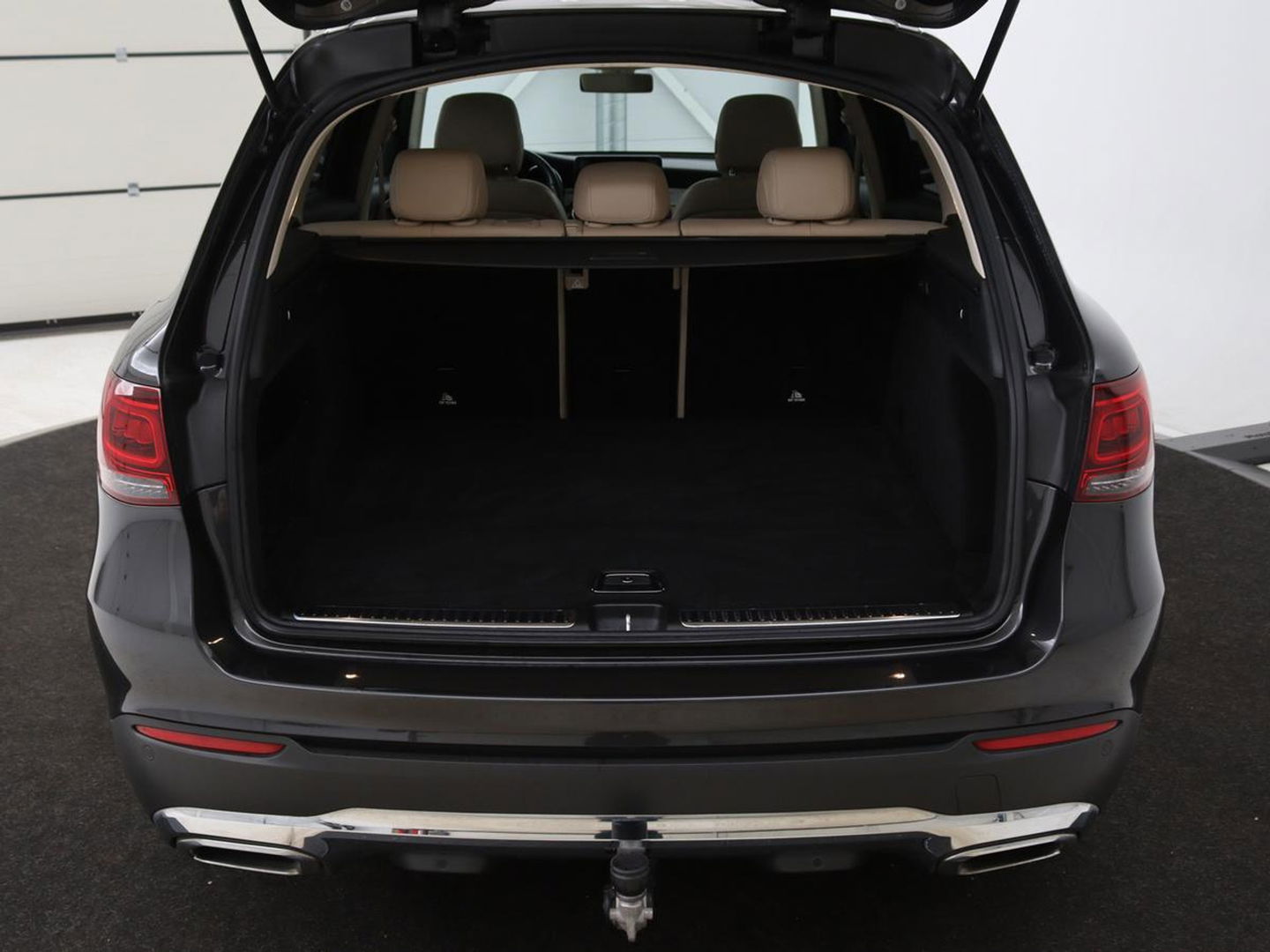 Mercedes-Benz GLC 200 Business Solution Limited | Panoramadak | Leder | Stoelverwarming | Adaptive cruise | Trekhaak | Camera | Carplay