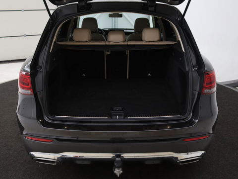 Mercedes-Benz GLC 200 Business Solution Limited | Panoramadak | Leder | Stoelverwarming | Adaptive cruise | Trekhaak | Camera | Carplay