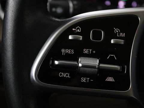 Mercedes-Benz GLC 200 Business Solution Limited | Panoramadak | Leder | Stoelverwarming | Adaptive cruise | Trekhaak | Camera | Carplay