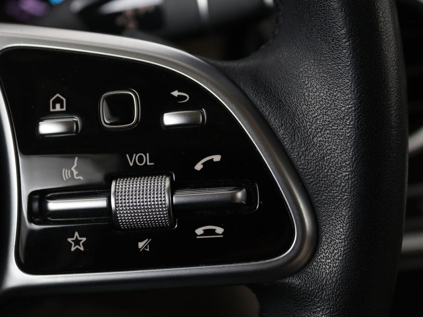 Mercedes-Benz GLC 200 Business Solution Limited | Panoramadak | Leder | Stoelverwarming | Adaptive cruise | Trekhaak | Camera | Carplay