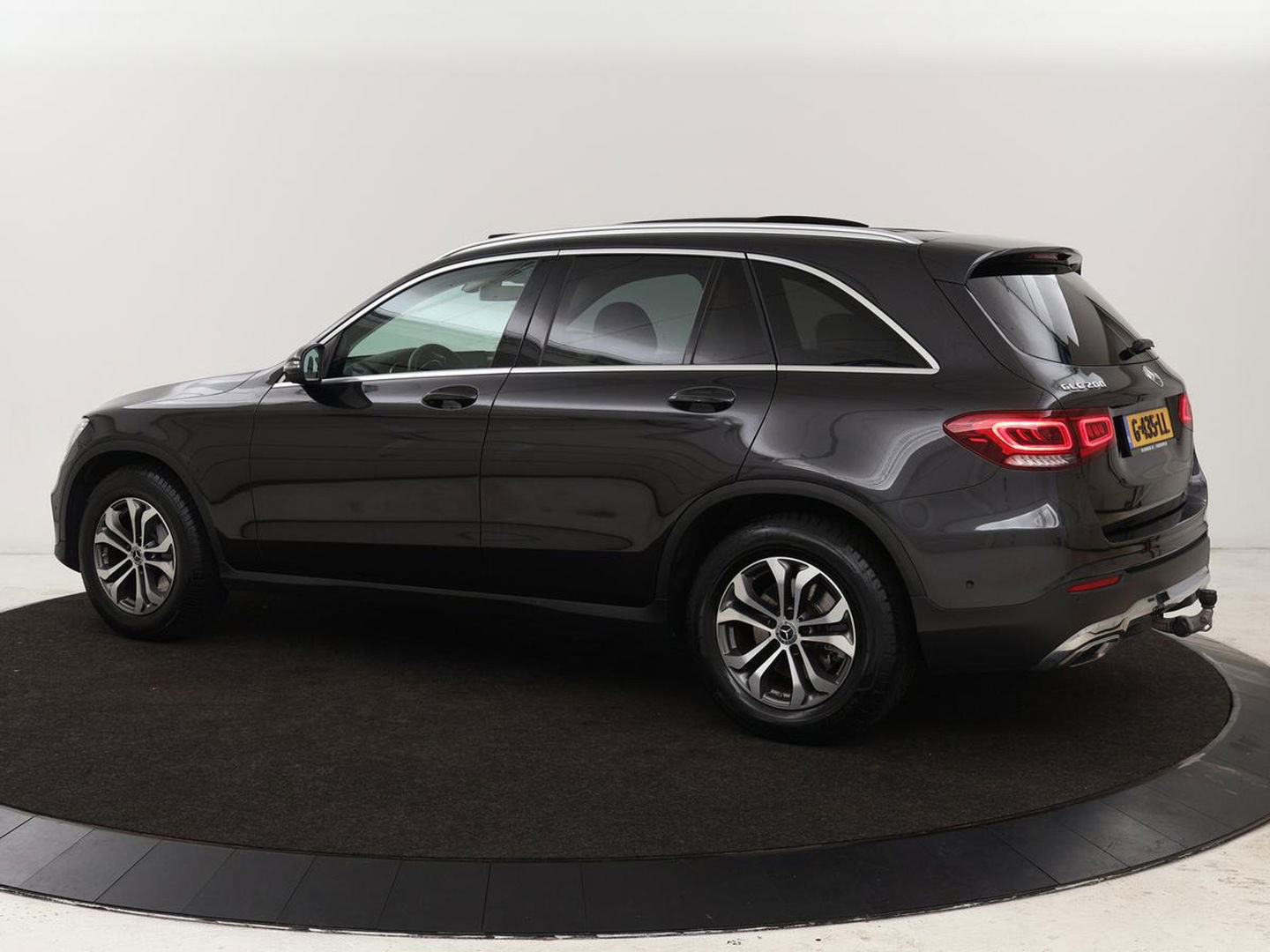 Mercedes-Benz GLC 200 Business Solution Limited | Panoramadak | Leder | Stoelverwarming | Adaptive cruise | Trekhaak | Camera | Carplay