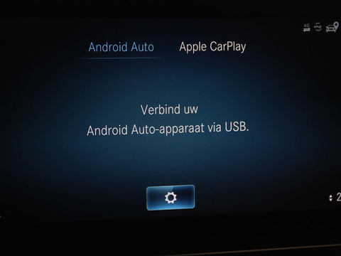 Mercedes-Benz GLC 200 Business Solution Limited | Panoramadak | Leder | Stoelverwarming | Adaptive cruise | Trekhaak | Camera | Carplay