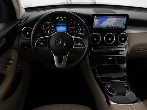 Mercedes-Benz GLC 200 Business Solution Limited | Panoramadak | Leder | Stoelverwarming | Adaptive cruise | Trekhaak | Camera | Carplay
