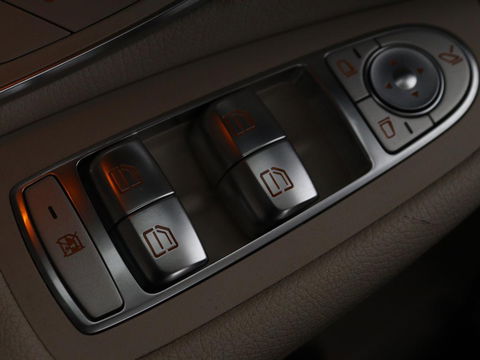 Mercedes-Benz GLC 200 Business Solution Limited | Panoramadak | Leder | Stoelverwarming | Adaptive cruise | Trekhaak | Camera | Carplay