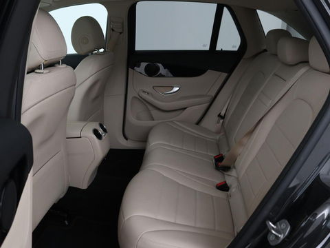 Mercedes-Benz GLC 200 Business Solution Limited | Panoramadak | Leder | Stoelverwarming | Adaptive cruise | Trekhaak | Camera | Carplay