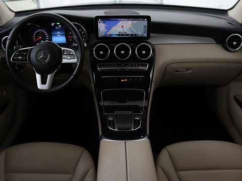 Mercedes-Benz GLC 200 Business Solution Limited | Panoramadak | Leder | Stoelverwarming | Adaptive cruise | Trekhaak | Camera | Carplay