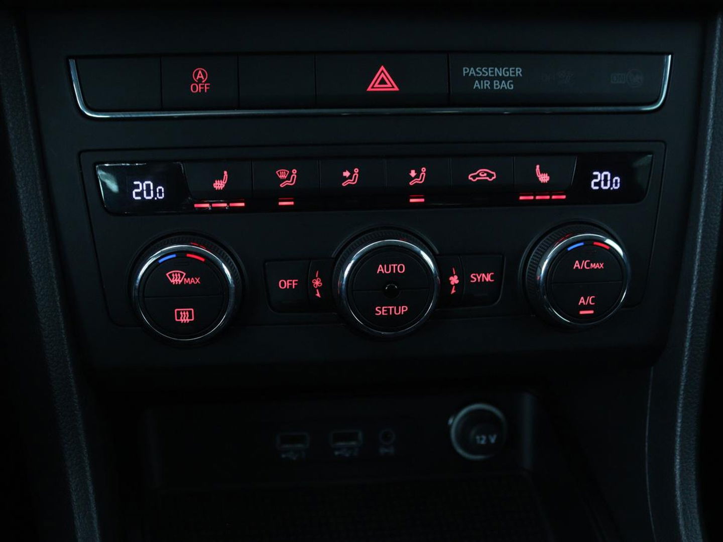 SEAT Ateca 1.4 TSI Style | Trekhaak | Stoelverwarming | Carplay | Parkeerhulp | Climate control | Cruise control | Bluetooth