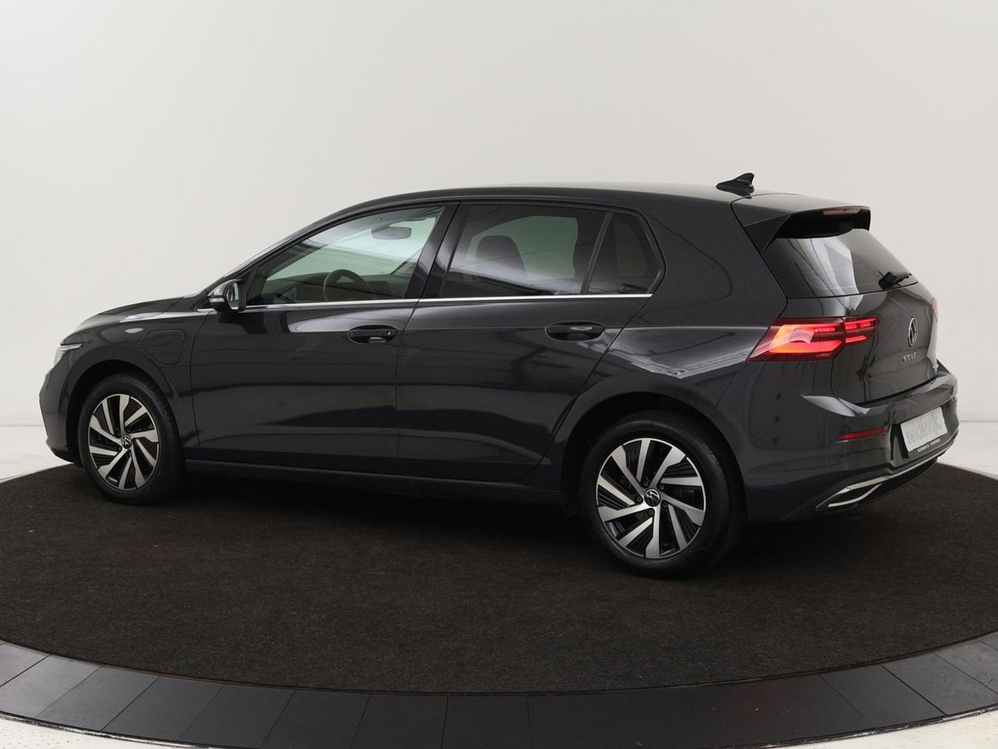 Volkswagen Golf 1.4 TSI e-Hybrid Style | Stoel & stuurverwarming | Massage | Adaptive cruise | Carplay | Memory | Navigatie | Sfeerverlichting