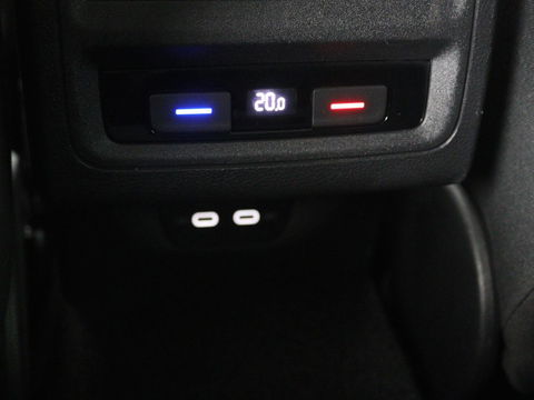 Volkswagen Golf 1.4 TSI e-Hybrid Style | Stoel & stuurverwarming | Massage | Adaptive cruise | Carplay | Memory | Navigatie | Sfeerverlichting