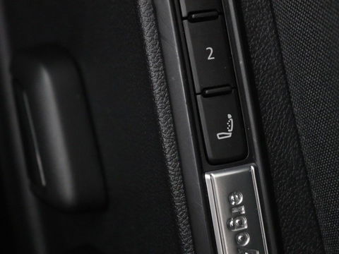Volkswagen Golf 1.4 TSI e-Hybrid Style | Stoel & stuurverwarming | Massage | Adaptive cruise | Carplay | Memory | Navigatie | Sfeerverlichting