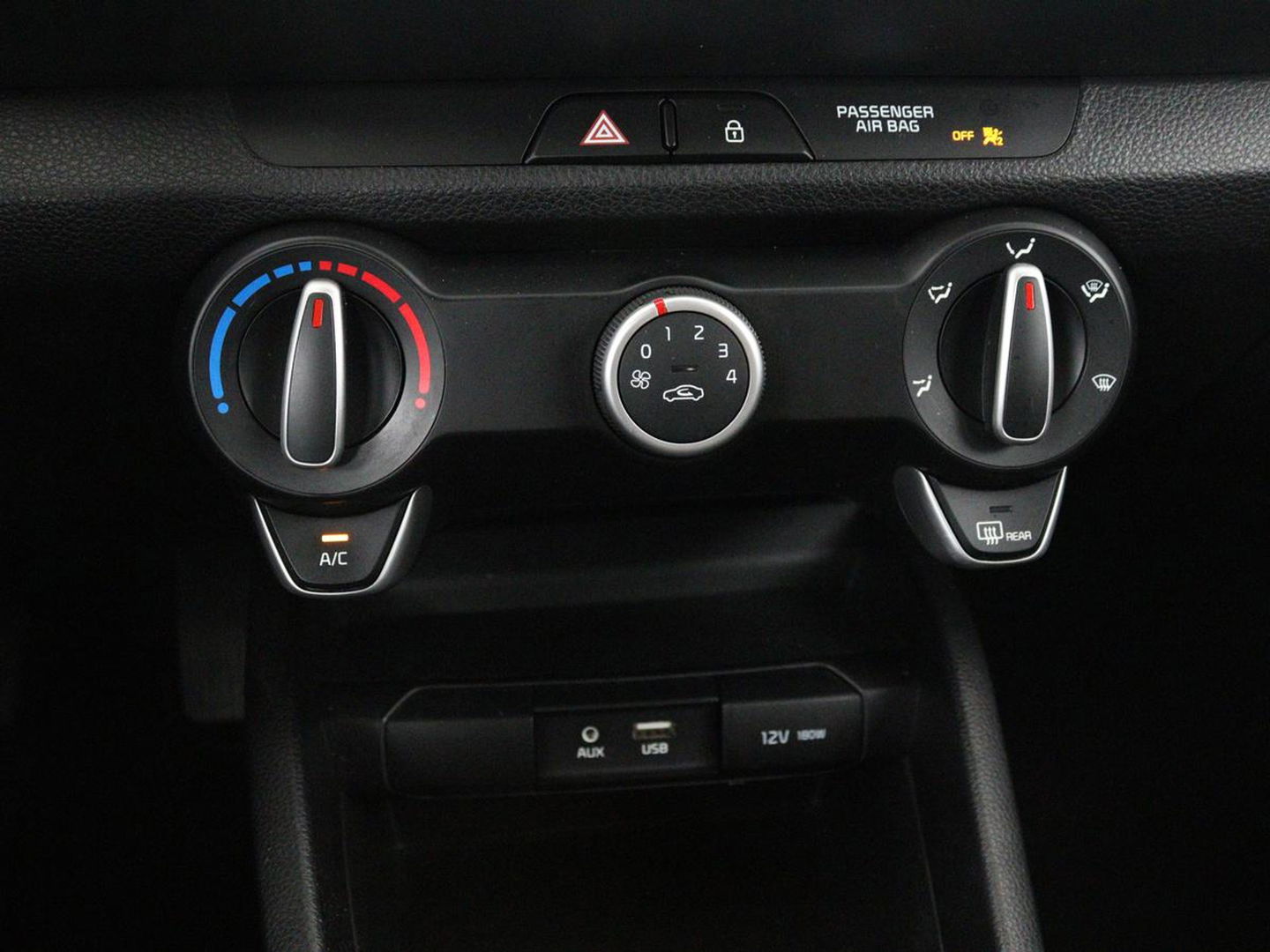 Kia Stonic 1.0 T-GDi ComfortPlusLine Navigator | Trekhaak | Camera | Carplay | Navigatie | Cruise control | Airco | Bluetooth | Parkeerhulp