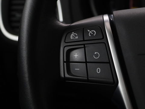 Volvo V40 2.0 T2 Nordic+ | Stoelverwarming | Trekhaak | Standkachel | Navigatie | Full LED | Verwarmde voorruit | Bluetooth | Climate control