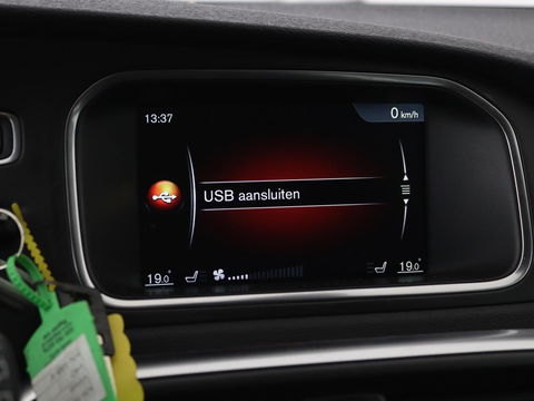 Volvo V40 2.0 T2 Nordic+ | Stoelverwarming | Trekhaak | Standkachel | Navigatie | Full LED | Verwarmde voorruit | Bluetooth | Climate control