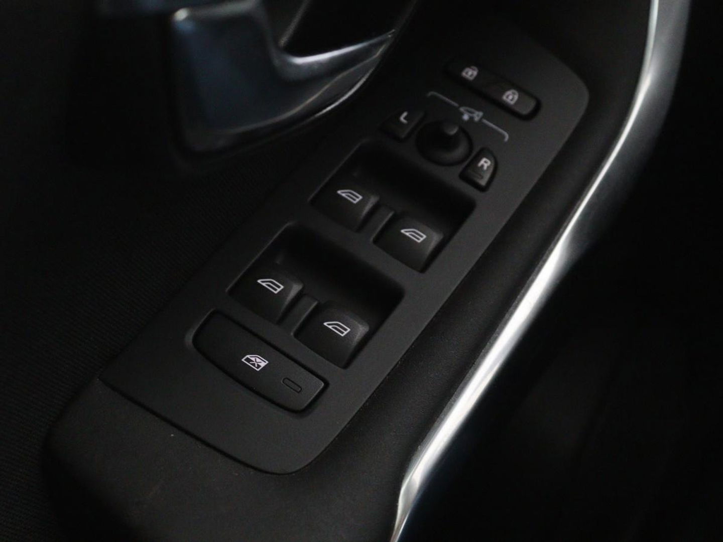 Volvo V40 2.0 T2 Nordic+ | Stoelverwarming | Trekhaak | Standkachel | Navigatie | Full LED | Verwarmde voorruit | Bluetooth | Climate control