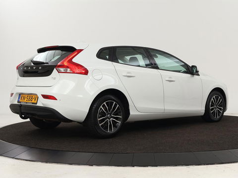 Volvo V40 2.0 T2 Nordic+ | Stoelverwarming | Trekhaak | Standkachel | Navigatie | Full LED | Verwarmde voorruit | Bluetooth | Climate control