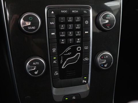 Volvo V40 2.0 T2 Nordic+ | Stoelverwarming | Trekhaak | Standkachel | Navigatie | Full LED | Verwarmde voorruit | Bluetooth | Climate control