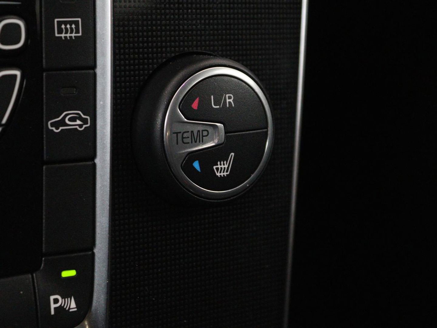 Volvo V40 2.0 T2 Nordic+ | Stoelverwarming | Trekhaak | Standkachel | Navigatie | Full LED | Verwarmde voorruit | Bluetooth | Climate control