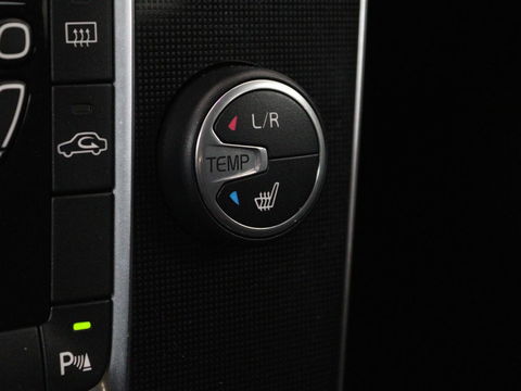 Volvo V40 2.0 T2 Nordic+ | Stoelverwarming | Trekhaak | Standkachel | Navigatie | Full LED | Verwarmde voorruit | Bluetooth | Climate control