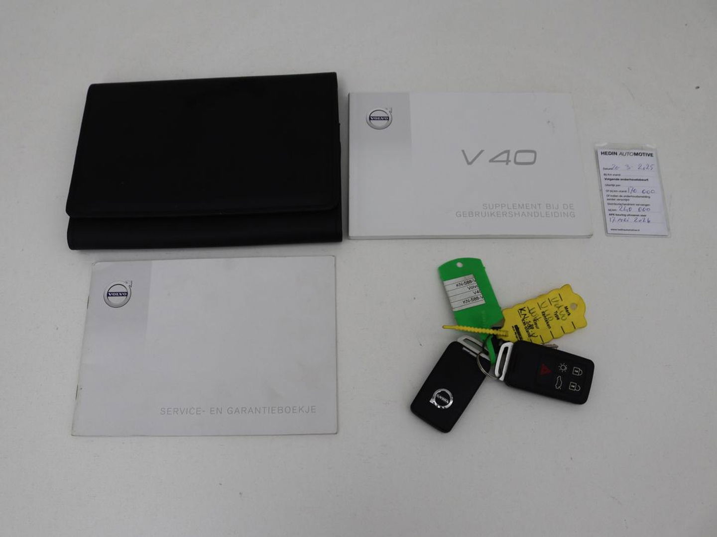 Volvo V40 2.0 T2 Nordic+ | Stoelverwarming | Trekhaak | Standkachel | Navigatie | Full LED | Verwarmde voorruit | Bluetooth | Climate control