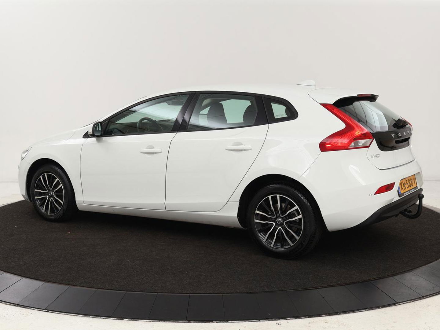 Volvo V40 2.0 T2 Nordic+ | Stoelverwarming | Trekhaak | Standkachel | Navigatie | Full LED | Verwarmde voorruit | Bluetooth | Climate control