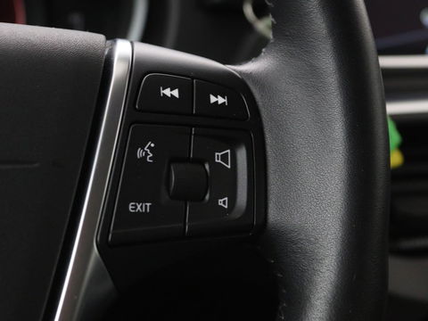 Volvo V40 2.0 T2 Nordic+ | Stoelverwarming | Trekhaak | Standkachel | Navigatie | Full LED | Verwarmde voorruit | Bluetooth | Climate control