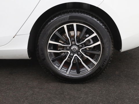 Volvo V40 2.0 T2 Nordic+ | Stoelverwarming | Trekhaak | Standkachel | Navigatie | Full LED | Verwarmde voorruit | Bluetooth | Climate control