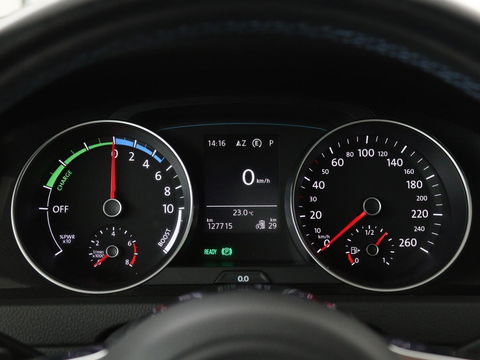Volkswagen Golf 1.4 TSI GTE | Panoramadak | Navigatie | Full LED | Parkeerhulp | Sportstoelen | Climate control | Cruise control | Bluetooth | 18'' lichtmetalen velgen