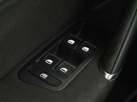 Volkswagen Golf 1.4 TSI GTE | Panoramadak | Navigatie | Full LED | Parkeerhulp | Sportstoelen | Climate control | Cruise control | Bluetooth | 18'' lichtmetalen velgen