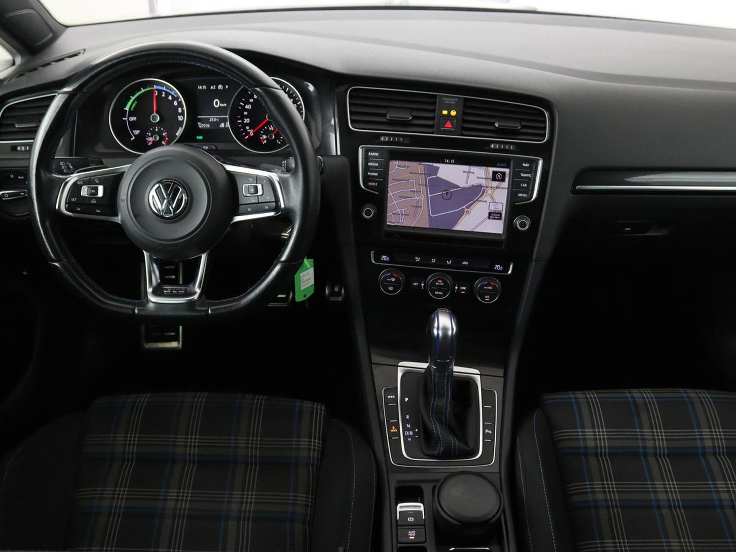 Volkswagen Golf 1.4 TSI GTE | Panoramadak | Navigatie | Full LED | Parkeerhulp | Sportstoelen | Climate control | Cruise control | Bluetooth | 18'' lichtmetalen velgen
