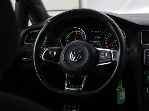 Volkswagen Golf 1.4 TSI GTE | Panoramadak | Navigatie | Full LED | Parkeerhulp | Sportstoelen | Climate control | Cruise control | Bluetooth | 18'' lichtmetalen velgen