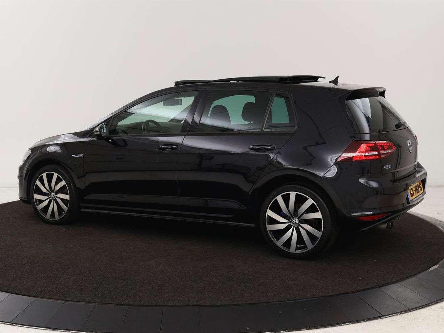Volkswagen Golf 1.4 TSI GTE | Panoramadak | Navigatie | Full LED | Parkeerhulp | Sportstoelen | Climate control | Cruise control | Bluetooth | 18'' lichtmetalen velgen
