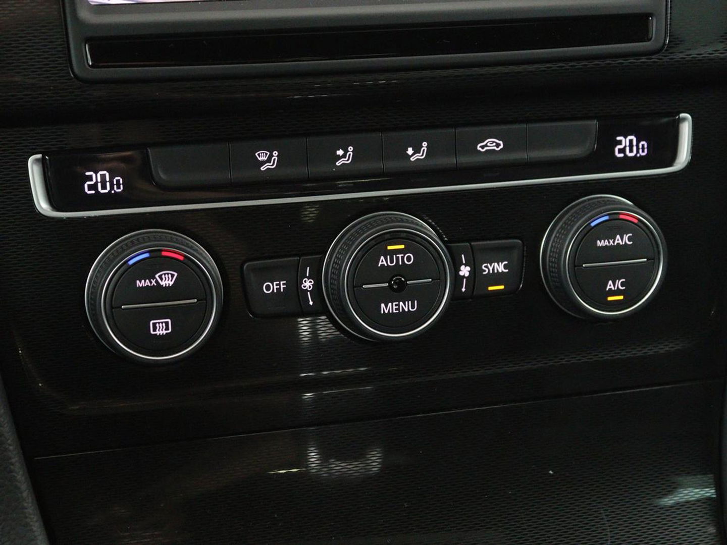 Volkswagen Golf 1.4 TSI GTE | Panoramadak | Navigatie | Full LED | Parkeerhulp | Sportstoelen | Climate control | Cruise control | Bluetooth | 18'' lichtmetalen velgen