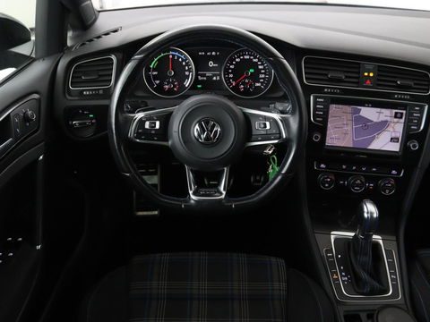 Volkswagen Golf 1.4 TSI GTE | Panoramadak | Navigatie | Full LED | Parkeerhulp | Sportstoelen | Climate control | Cruise control | Bluetooth | 18'' lichtmetalen velgen