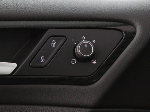 Volkswagen Golf 1.4 TSI GTE | Panoramadak | Navigatie | Full LED | Parkeerhulp | Sportstoelen | Climate control | Cruise control | Bluetooth | 18'' lichtmetalen velgen